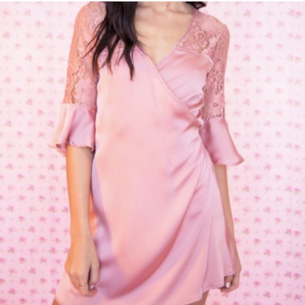 Essue Dusty Pink Satin Robe Women’s Small